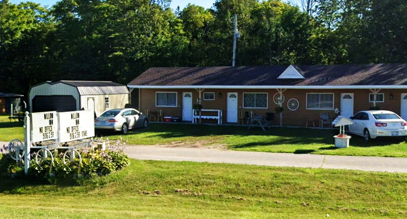 Suttons Wagon Wheel - 2022 Street View Willow Inn